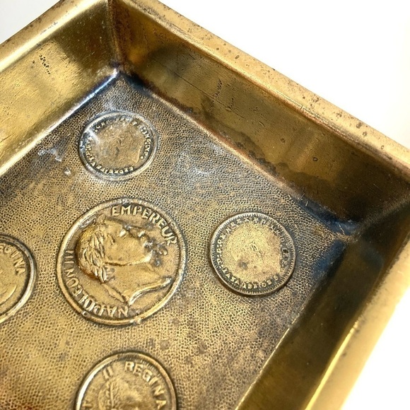 Cast brass military insignias ashtray - Picture 5 of 6